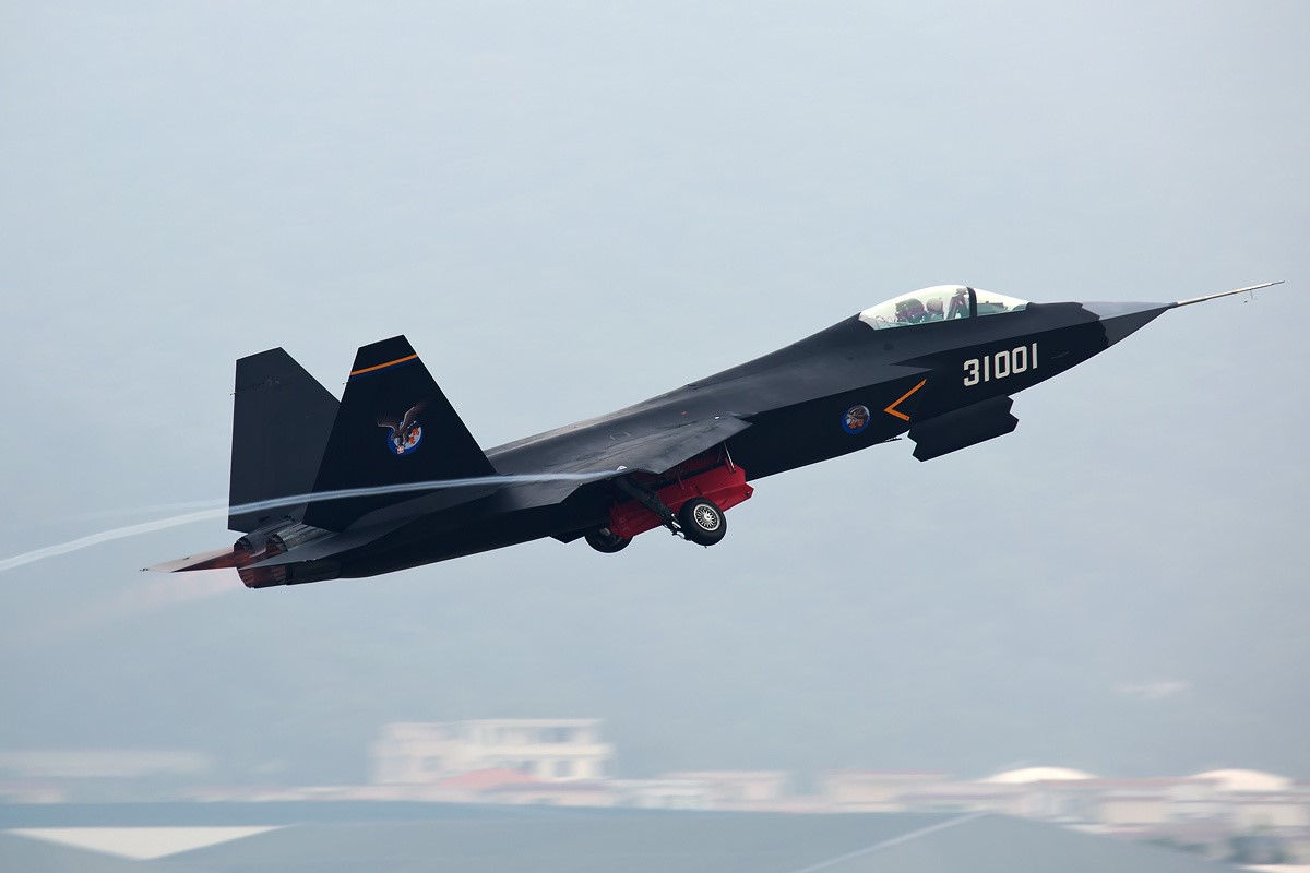 China's Shenyang FC-31 (F60) at 2014 Zhuhai Air Show. (photo courtesy of Photo courtesy of Danny Yu, http://www.airliners.net/photo/China-Air-Force/Shenyang-J-31-F60/2546527/L.)