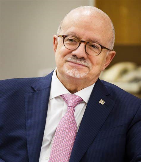 Dr. Eduardo Padrón